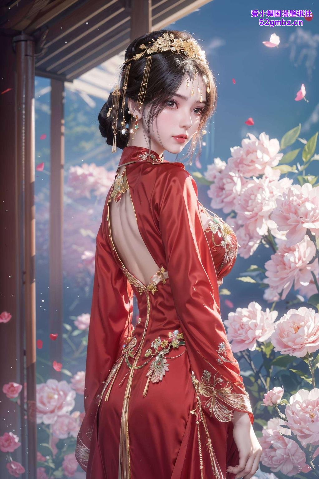 新郎英姿飒爽两人幸福相拥